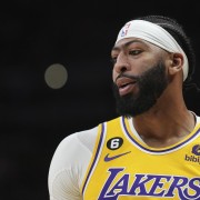 6前的今天：湖人6换1交易得到安东尼-戴维斯